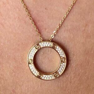 Screw Pavé Circle Gold Pendant Necklace